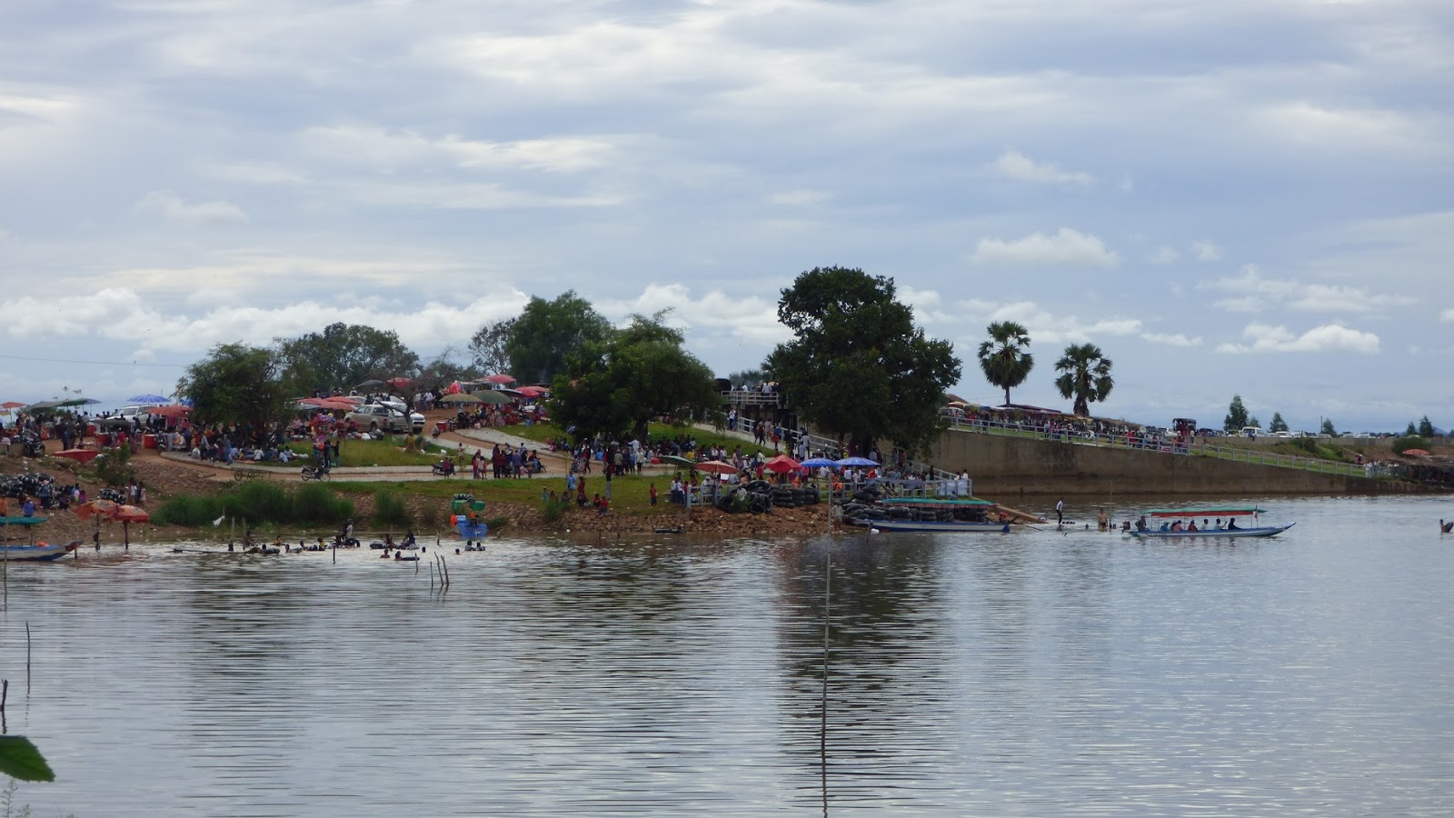 attraction-Ang Tropeang Thmor Banteay Meanchey.jpg